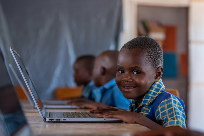 Giga: conectar todas las escuelas a Internet