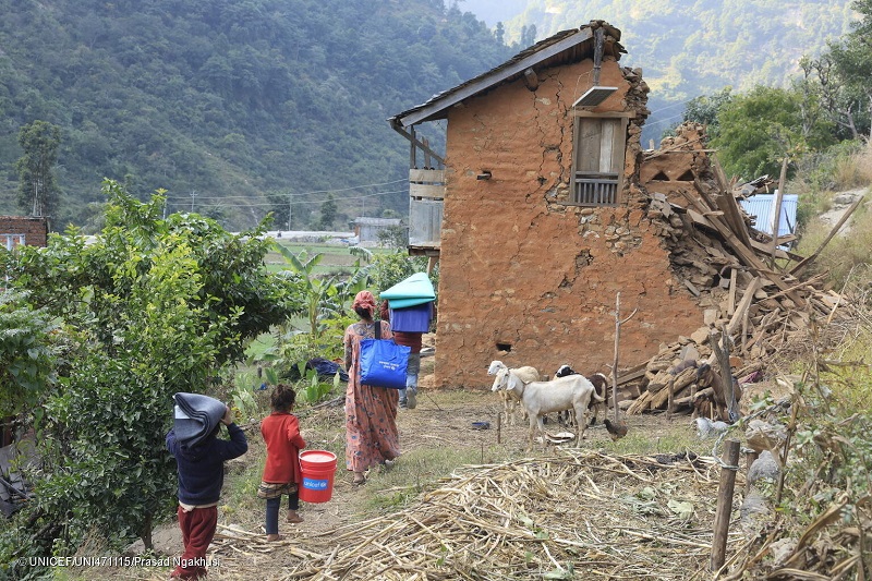 Nepal: niños y familias en peligro tras un terremoto