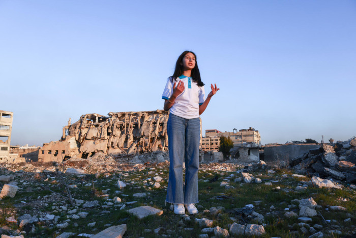 Nour de Siria suplica por un futuro mejor.