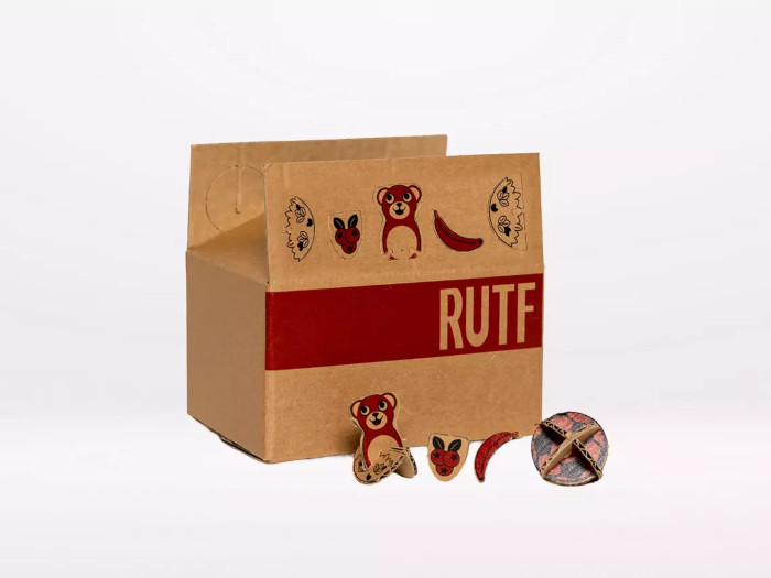 Caja de alimento terapéutico con juguetes recortables.