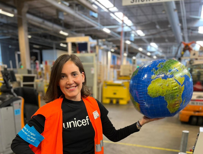 Boticaria García visita el almacén humanitario más grande del mundo, de UNICEF.