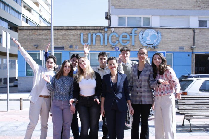 Chicos y chicas de UNICEF España se reúnen con la Ministra de Juventud e Infancia