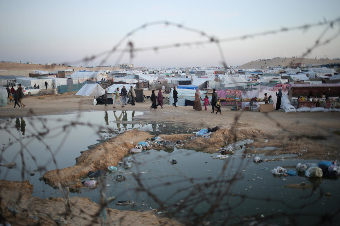 Niños y familias desplazados en Rafah, sur de Gaza.
