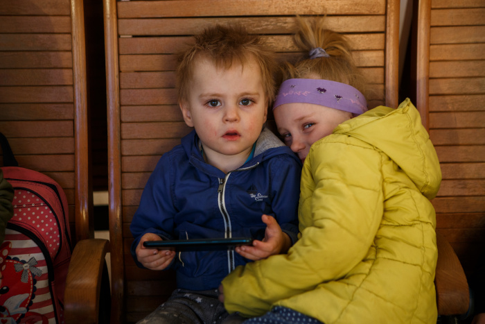 Niñas y niños de Ucrania.