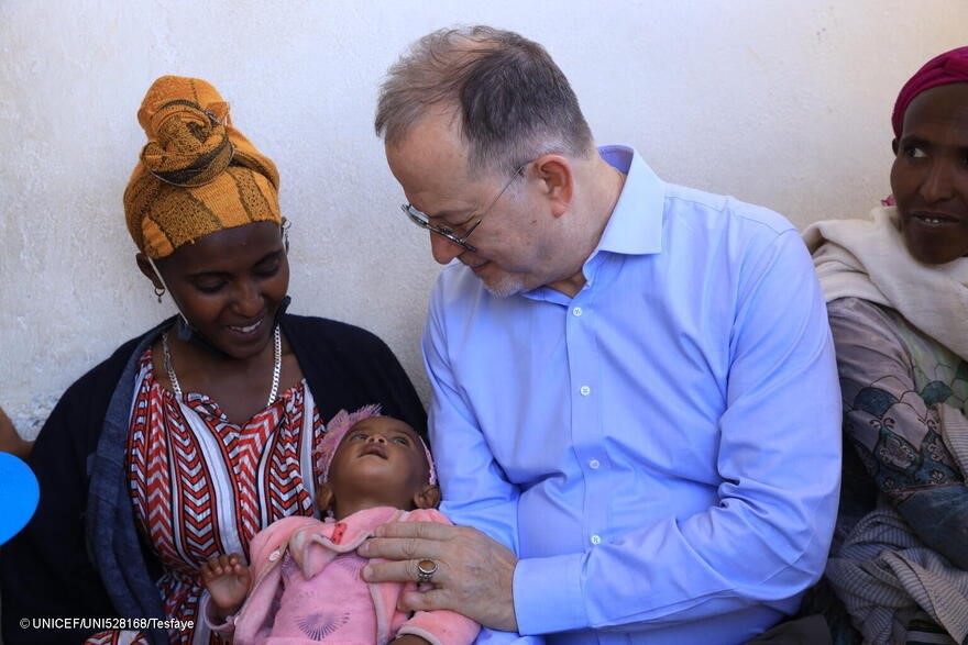Ted Chaiban durante su visita a Etiopía