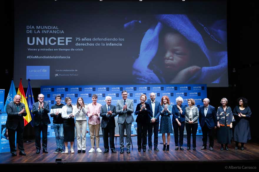 Foto de familia tras la celebración del acto