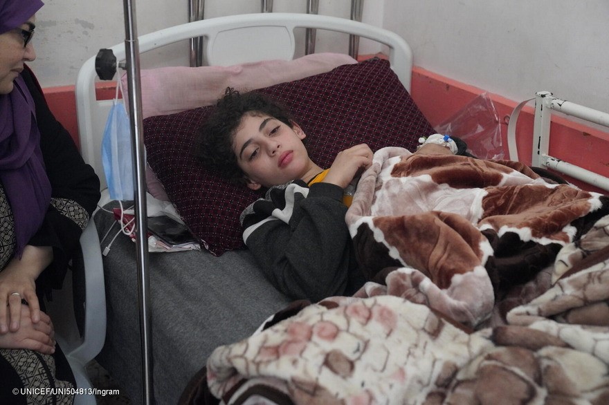 Niños y niñas en Gaza mueren esperando atención médica urgente