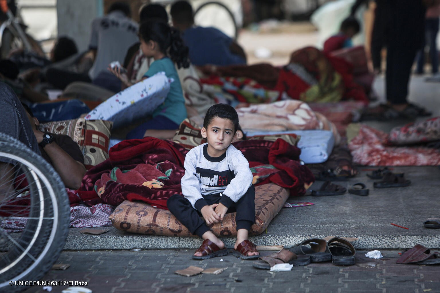 Un niño desplazado por la la violencia en Gaza