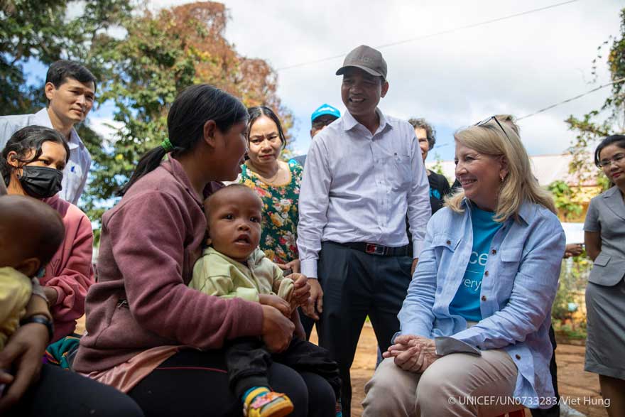 Catherine Russell durante su visita a Vietnam
