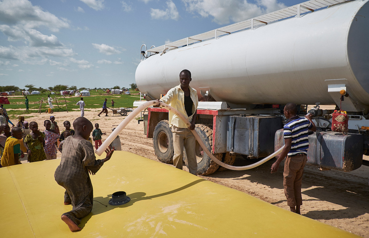 El suministro de emergancia de agua para los refugiados en Níger