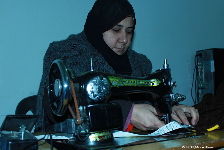 Damos abrigo a los niños de Siria y generamos empleo para sus madres