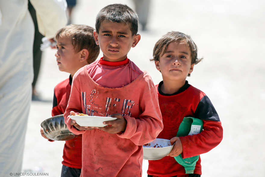 Dolor y huida para los niños sirios de Raqqa