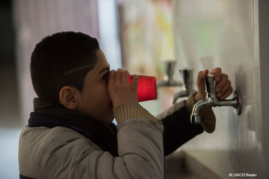 Conflicto en Siria: los cortes de agua en Damasco hacen sufrir a los niños