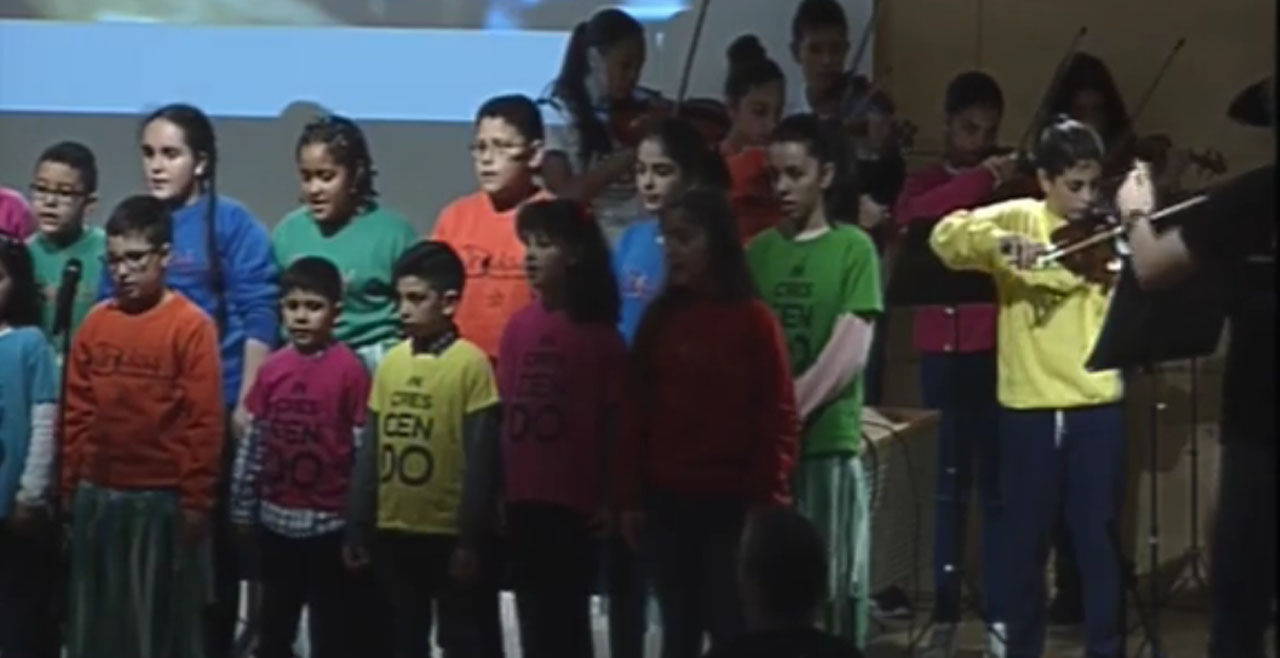 Actuación de la orquesta In Crescendo en el Congreso de Educación para el Desarrollo y Ciudadanía Global