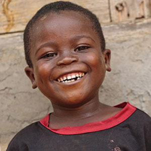 Un niño sonriendo Un niño sonriendo