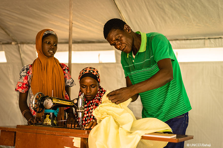 Tejiendo hilos por los refugiados de Nigeria
