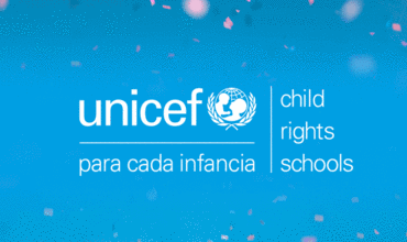Logo de Child Rights Schools con un fondo de confetti