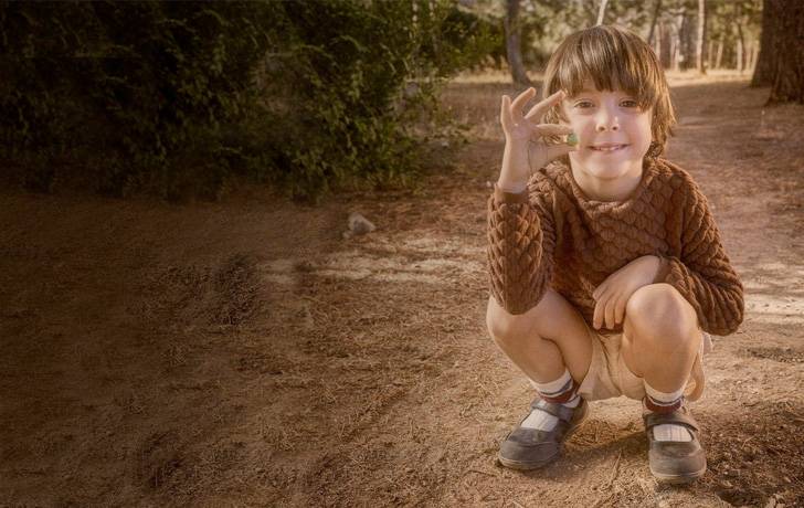 Imagen de un niño jugando