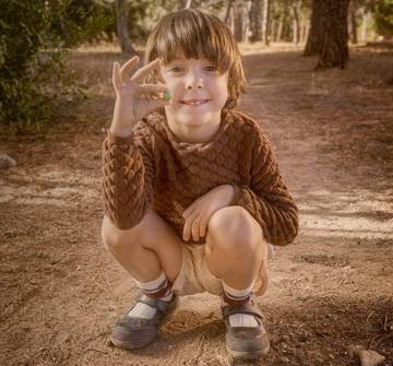 Imagen de un niño jugando