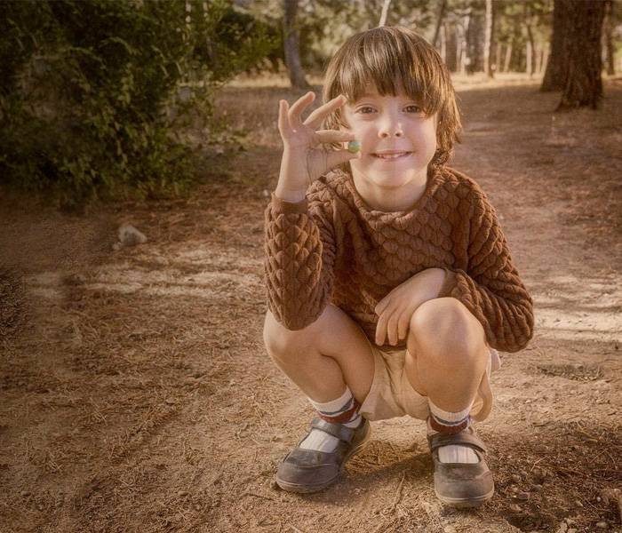 Imagen de un niño jugando
