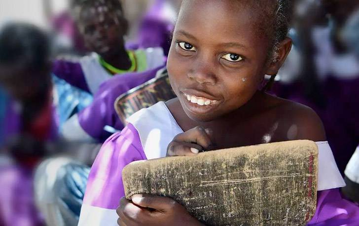 Día Internacional de la Niña Niña sonriendo