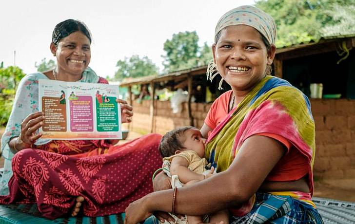 Dos mujeres con un bebé