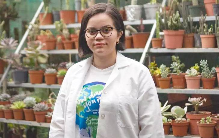 Sostenibilidad Mujer en un huerto
