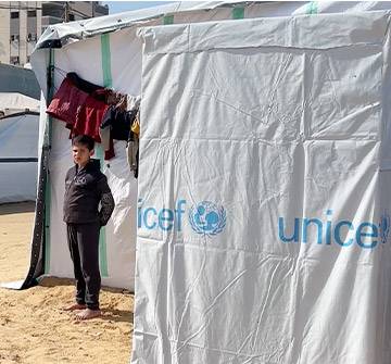 Unos niños en un campo de refugiados de Gaza