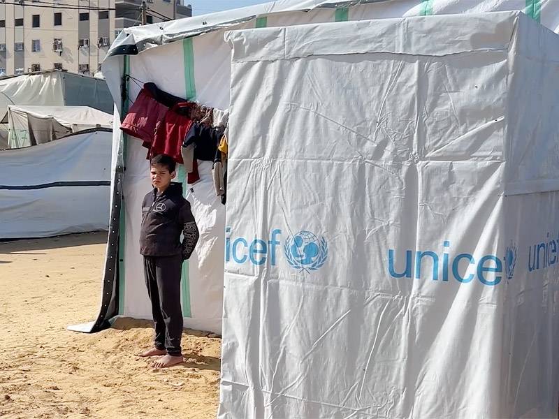 Un niño en un campamento de refugiados de Gaza
