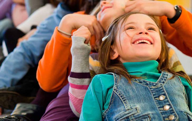 Incidencia política y social Imagen de niños jugando sonrientes
