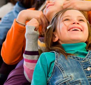 Incidencia política y social Imagen de niños jugando sonrientes