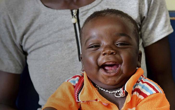 Un niño sonriente