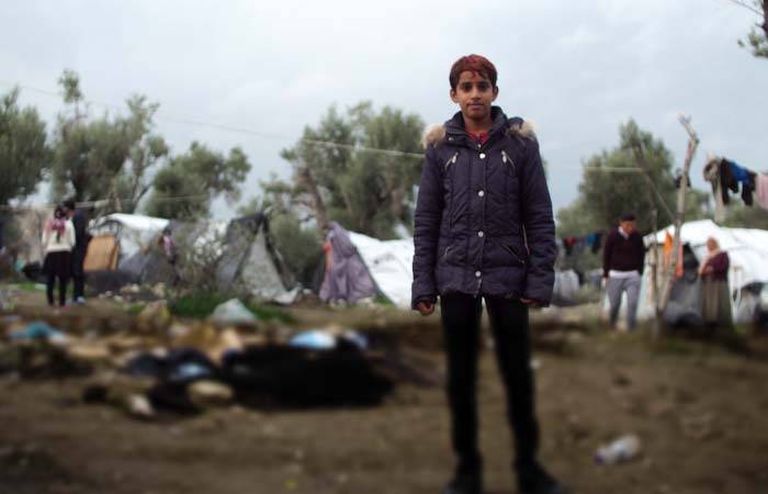 Imagen de un adolescente en un campo de refugiados de Lesbos (Grecia)