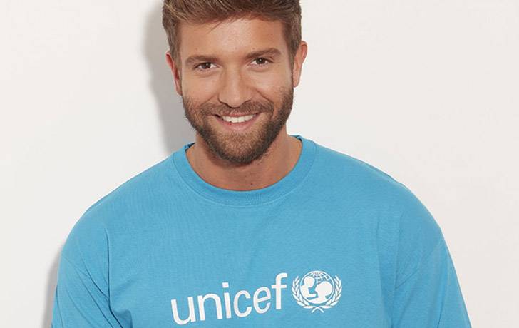 Imagen de Pablo Alborán con camiseta de UNICEF