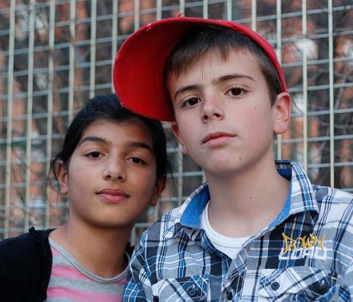 Políticas Sociales Foto de dos jóvenes