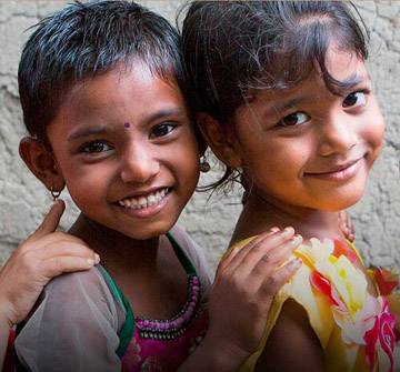 Regala UNICEF Imagen de varios niños sonrientes