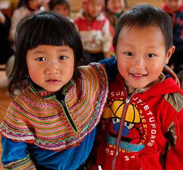 Imagen de dos niños sonrientes