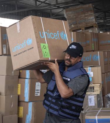 Unidos por... Gaza Staff de UNICEF llevando suministros