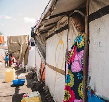 Gracias a UNICEF ahora tiene acceso a agua potable. Bernadette Sikiliza, madre de 4 niños.