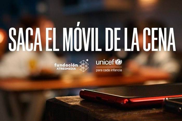 Imagen de la campaña "Saca el móvil de la cena" de UNICEF y A3 Media