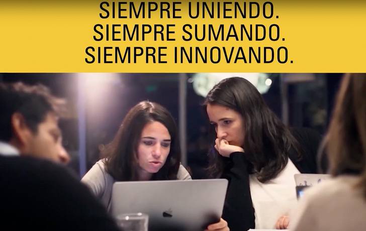 Unas chicas trabajando